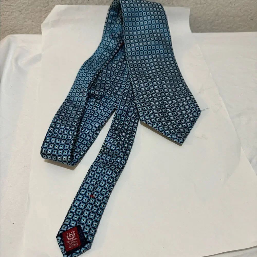 Chaps blue Black Hand Made 100% Silk Men’s Neck Tie Made In China